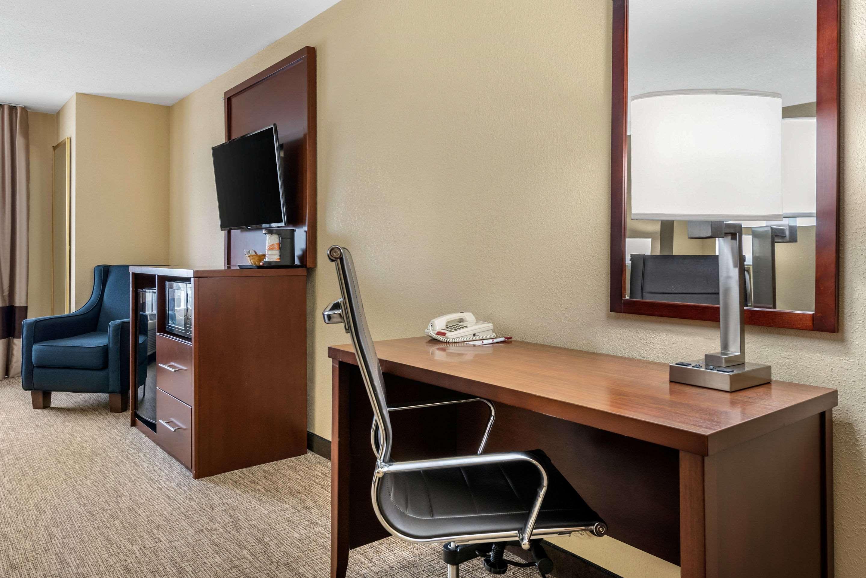 Comfort Suites Dayton-Wright Patterson Esterno foto