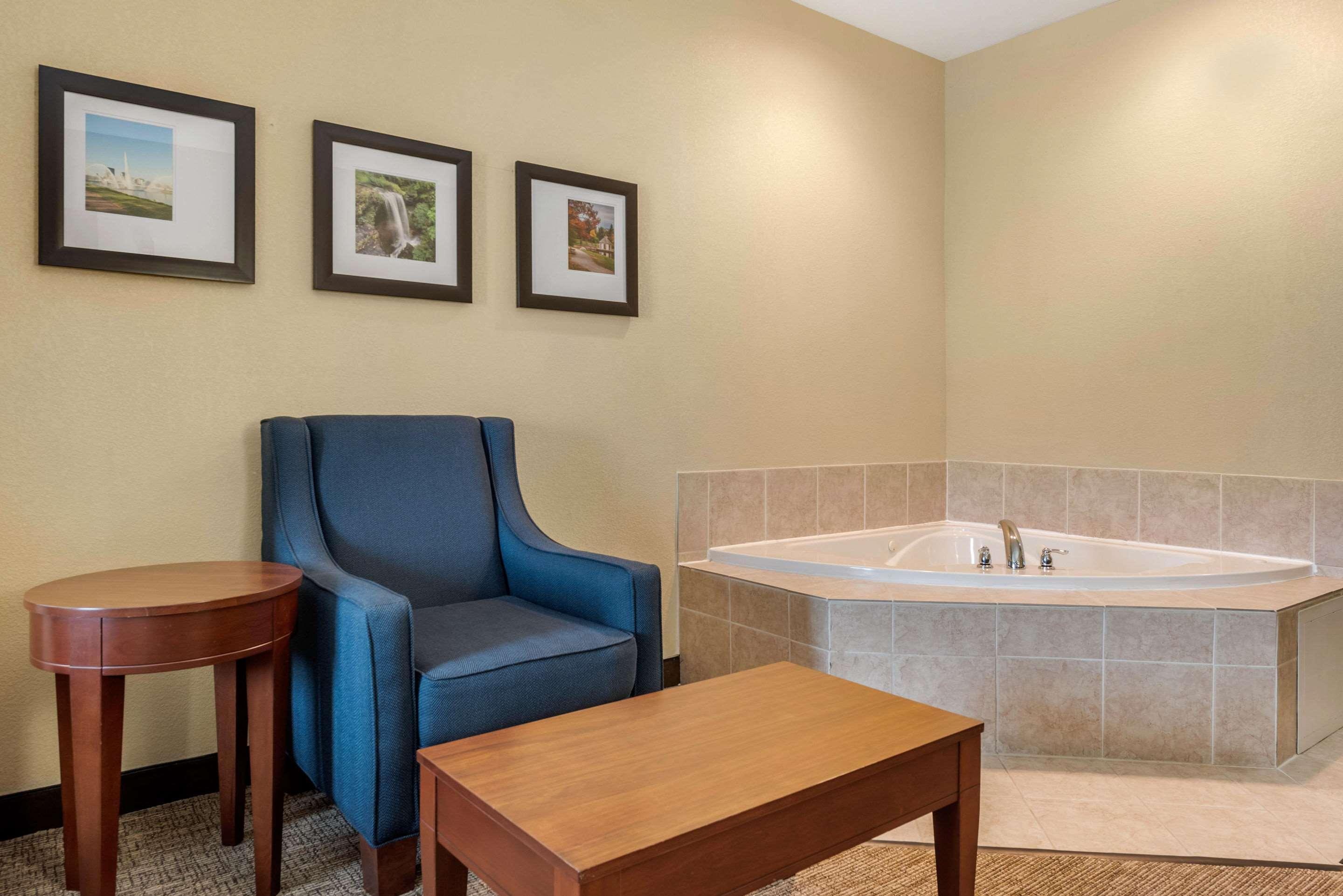 Comfort Suites Dayton-Wright Patterson Esterno foto
